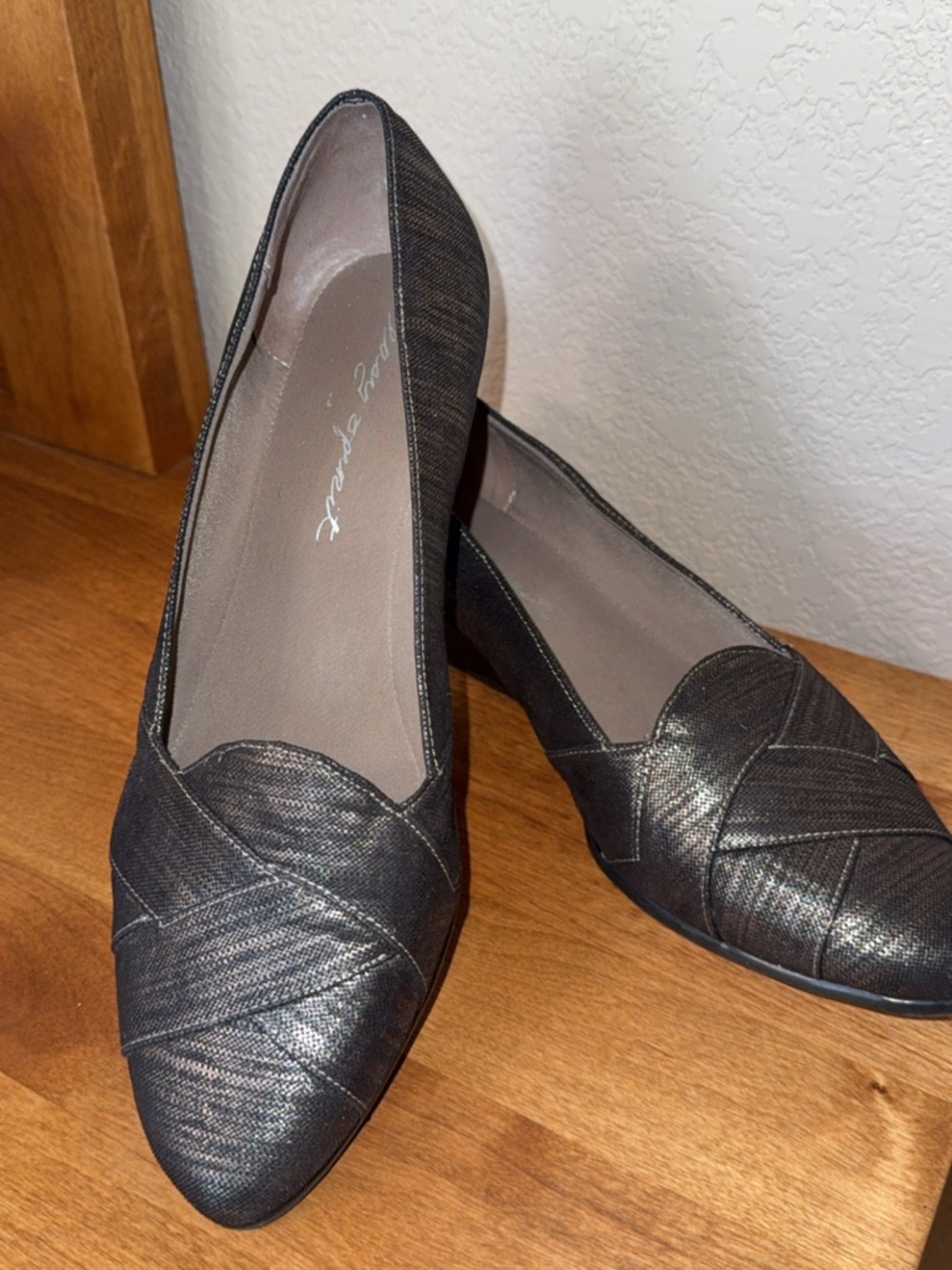 Easy Spirit Arysta2 Women's Wedge Pumps Size 9 Metallic
Pewter Woven Fabric